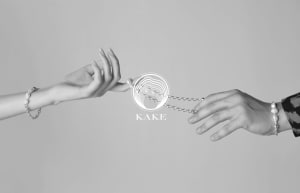 パールジュエリーに特化したユニセックスブランド「KAKE」がデビュー、連結可能なブレスレットを発売