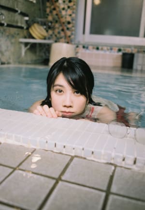 川島小鳥が女優 松本穂香を撮影、写真展「ジェラートってなに？」が渋谷パルコで開催