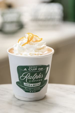 ラルフズ コーヒーが新宿エリア初出店、限定メニュー「オレンジ モカ」を提供