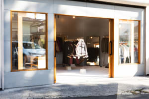 ミーンズワイルが初の旗艦店を世田谷の住宅街にオープン、週末限定で営業