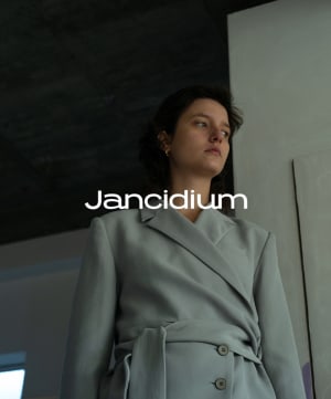IMCFから新ブランド「ジャンシドゥーム」がデビュー、セリーヌで経験を積んだ日本人女性がデザイン