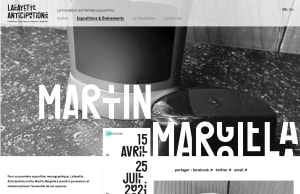 マルタン・マルジェラが初のアート展をパリで開催、彫刻や写真を展示
