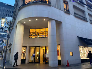 バーニーズ ニューヨーク新宿店が約30年の歴史に幕、別れを惜しむ客で賑わう
