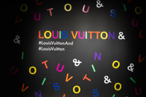 10の部屋から紐解くルイ・ヴィトンの大規模展覧会「LOUIS VUITTON &」、歴代のレアコラボが集結