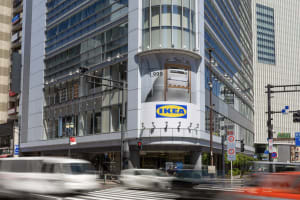 都心型店舗「IKEA新宿」がオープン、日本初の量り売りデリを併設