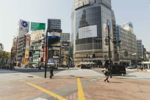 緊急事態宣言5月末まで延長、東京都は大型商業施設への休業要請を継続する独自措置
