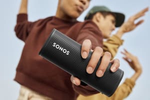 Sonos、430gのポータブルスピーカー「Sonos Roam」が国内発売