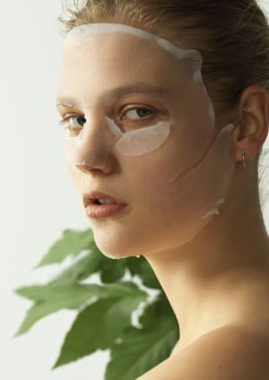 「アスレティア」が初のシートマスクを発売　自然由来の保湿成分を97%配合