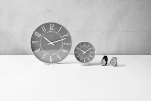 JR札幌駅時計の新色発売、五十嵐威暢がデザイン