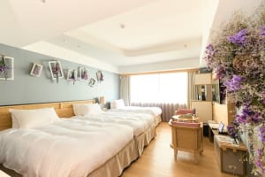 部屋いっぱいのドライフラワー、人気のホテルルーム「FLOWER ROOM」に新色が登場