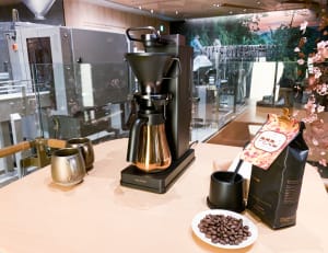開発者は自動車業界出身の"コーヒーオタク"、バルミューダとスタバによるコラボコーヒーメーカー開発秘話