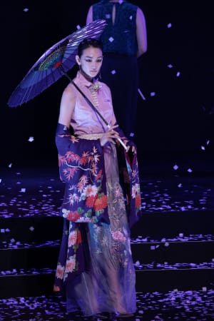 ケイタ マルヤマがショー開催　ファッションの愛を「寛斎、賢三、そして次世代に」 往年のモデルが華を添える
