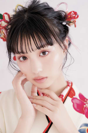 ラルム12月号の表紙に鶴嶋乃愛を起用　赤の椿が印象的な振袖姿を披露
