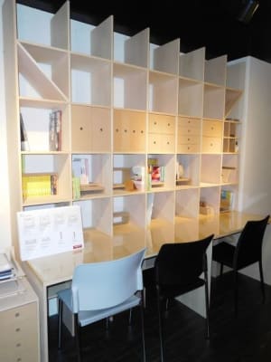 建築設計事務所によるプロダクトシリーズ「マルゲリータ」の壁面本棚が人気、在宅需要で売上伸長