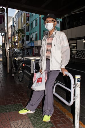 老人のストリートスナップを撮影する写真家YUTARO SAITOによる「モードへの警笛」