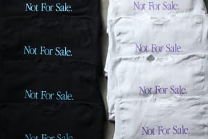 レコードブティック発祥「アダルト オリエンテッド ローブス」がスウェットシャツを発売　“Not For Sale”をプリント