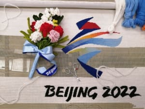 北京冬季五輪、選手に贈る手編みのニット製花束を公開