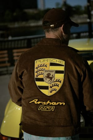 ダニエル・アーシャムとStockXがレーシングジャケットを製作、オークション形式で販売