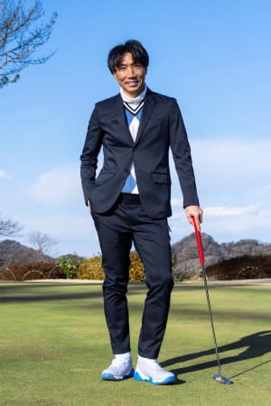 WWS×本間ゴルフ「スーツに見えるゴルフウェア」発売　ヴィジュアルに元プロサッカー選手の波戸康広起用