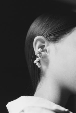 ユキ フジサワ、星々をイメージした新作ジュエリーを発売　あこや真珠を耳飾りに