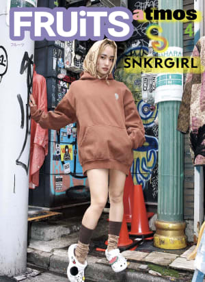 スナップ誌「FRUiTS」が女性のスニーカー愛好者を特集、アトモス ピンクやSNKRGIRLとトリプルコラボ