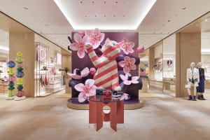 神戸旧居留地に「ルイ・ヴィトン 神戸店」オープン　日本の桜と猫がオブジェに
