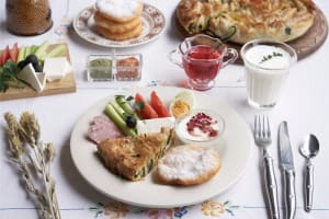 4〜5月はブルガリアの朝ごはん 「バニツァ」「メキツィ」などめずらしい料理を外苑前で