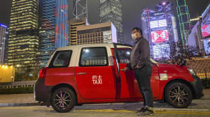 タクシー運転手やチキン店オーナーへ転身──香港の記者たちのいま