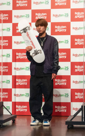 堀米雄斗がナイキのアイテムを着用して登場、楽天とスケートボード文化醸成を目的としたパートナーシップ締結