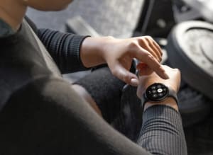 グーグルがスマートウォッチ市場に参入　腕時計型端末「ピクセルウォッチ」を年内に発売