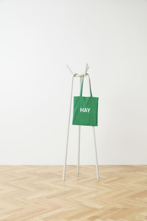 「HAY」オリジナルデザインのトートバッグからグリーンの新色が登場