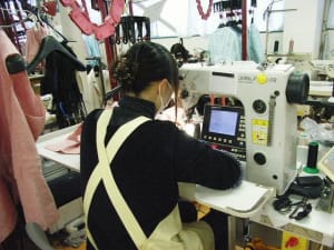 ＜縫製トップに聞く①＞ 国内工場に受注が集中　工賃上がるも「まだ足りぬ」