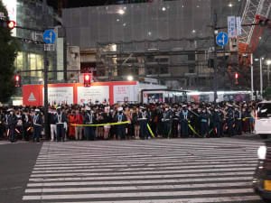 コロナ禍3度目のハロウィン　31日を前に渋谷は若者で賑わい警察が出動