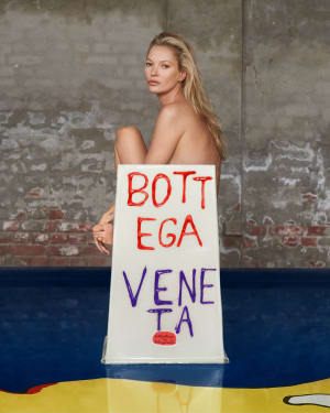 ボッテガ・ヴェネタ、ガエタノ・ペッシェのアートなチェアを展示販売　400脚限定