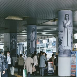 渋谷の一時避難場所をアートで表現　「シブヤ・アロープロジェクト」の新作が完成