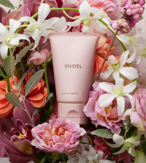 「スナイデル ビューティ」が高保湿タイプのクレイ洗顔と美容乳液を発売