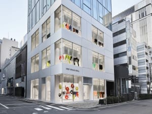 「イッセイ ミヤケ」4フロアからなる新店舗が銀座に、既存店舗は展示空間としてオープン