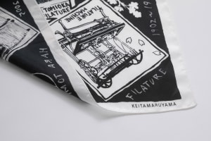 「ケイタマルヤマ」が富岡シルクのスカーフを発売、国内生産量の減少受けて