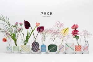 花とグラフィックデザインを掛け合わせるプロダクトブランド「PEKE」がデビュー