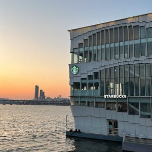 韓国・漢江の浮かぶスタバ「ソウルウェーブアートセンター」を紹介