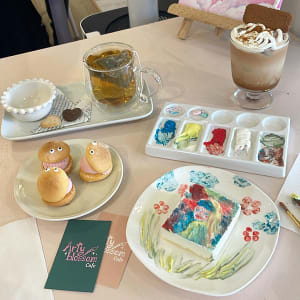 アートを楽しむカフェが福岡に　キャンバスはケーキやドリンク