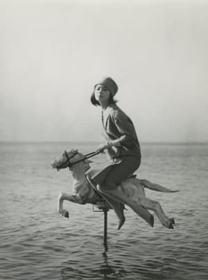 写真家 奈良原一高の個展が開催、1960年代のファッション写真にフィーチャー