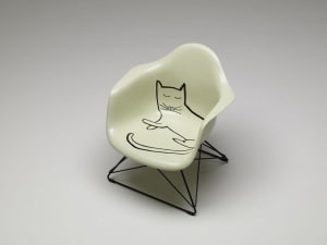 ハーマンミラーがヴィトラとイームズオフィスと協働で新作チェアを発売　「眠り猫」のイラストをデザイン