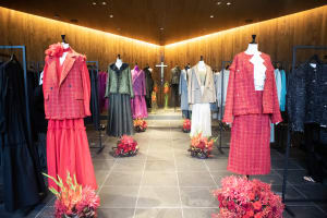 ビギのウィメンズブランド「デパリエ」が売上前期比189％と好調、ファッションショー開催も視野に
