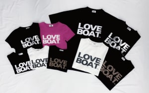 ギャルブランド「ラブボート」の新作　ロゴをプリントしたTシャツなど4型を発売