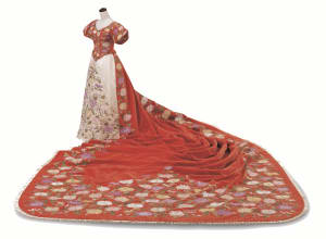 「日本の洋装化と文化学園のあゆみ」が開催　昭憲皇太后着用のドレスなどを展示