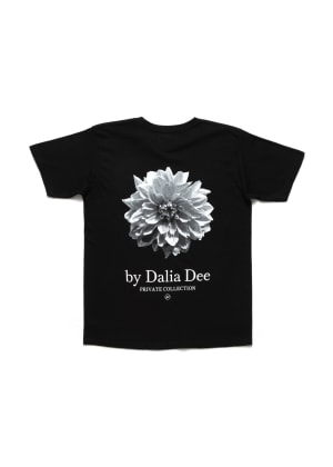 藤原ヒロシの「フラグメント」がダリア ディーとコラボ、ダリアの花をプリントしたTシャツとフーディを発売