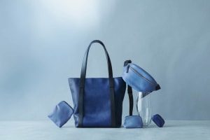 土屋鞄製造所の新作コレクション、藍染の牛革を採用したバッグ3型と財布3型発売