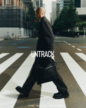 かばんのエースから新ブランド「UNTRACK」がデビュー、高い収納力のアパレルも展開