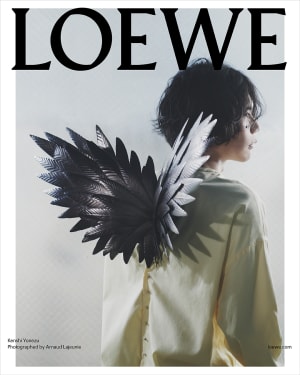 「ロエベ」米津玄師を起用した新キャンペーンを発表　"天使の羽"ルックなどを着用